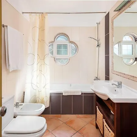 4 Bedrooom Private Ribeiro I Pool, Bbq, Ac, Wifi,