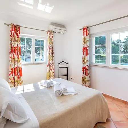 4 Bedrooom Private Ribeiro I Pool, Bbq, Ac, Wifi, فيلة