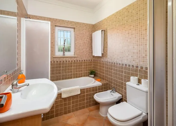 Private Ribeiro I Heated Pool, 4 Bed, Bbq, Ac, Wifi, فيلة البوفيرا