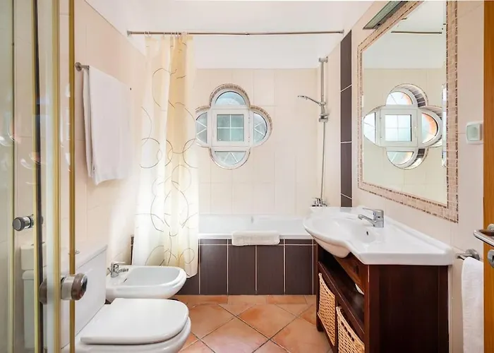 Private Ribeiro I Heated Pool, 4 Bed, Bbq, Ac, Wifi,