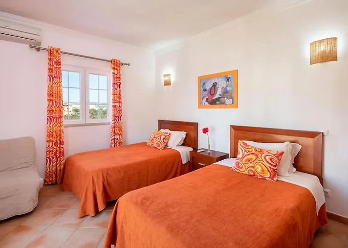 Private Ribeiro I Heated Pool, 4 Bed, Bbq, Ac, Wifi, فيلة البوفيرا